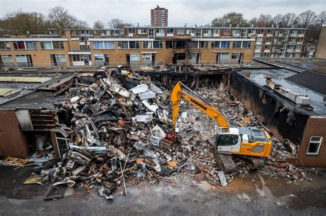 In Beeld Drie Mensen Vermist En Gebouw Verwoest Na Grote Explosie In