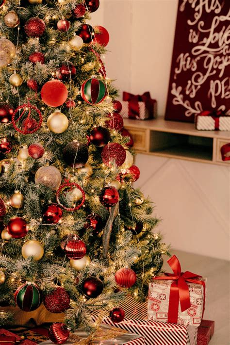 8 Sure Fire Christmas Tree Themes You Need to Know