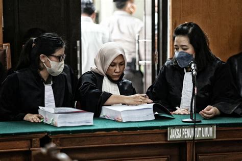 Putri Candrawathi Hanya Dituntut Tahun Penjara Jaksa Sopan Dalam