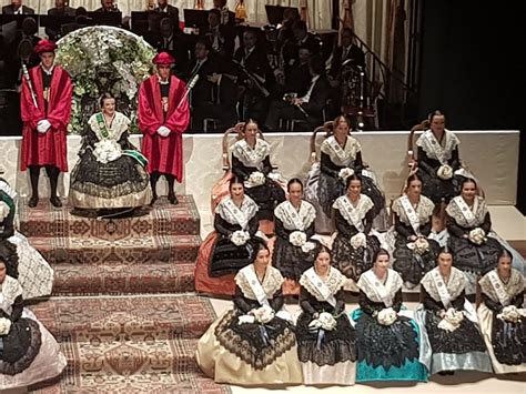 Imposición De Bandas A La Reina Y Su Corte De Honor Sequioles