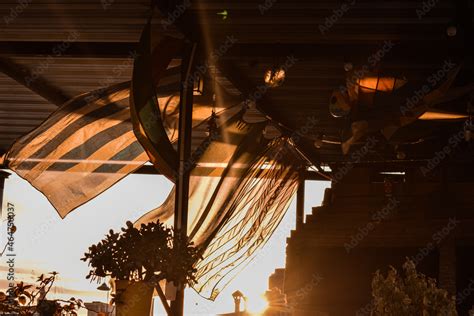 Banderas Flameando Con El Viento Sobre La Luz Del Atardecer Stock Photo