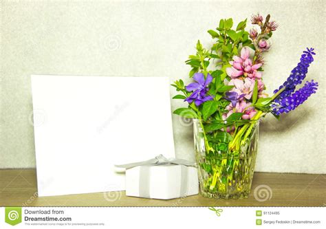 Lege Kaart Heden En Bloemen Stock Afbeelding Image Of Pasen