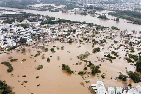 Ciclone E Tempestades Deixam Mortos No Rs E Em Sc