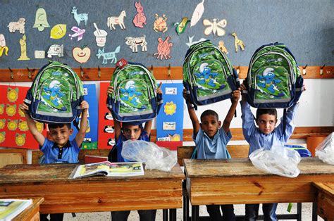 UNRWA students enjoy back to school packs from OFID | UNRWA