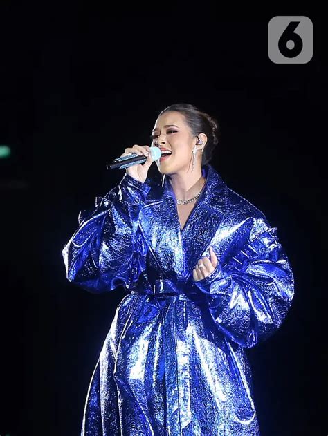 Potret Raisa Gelar Konser Di Sugbk Jadi Penyanyi Solo Wanita Pertama