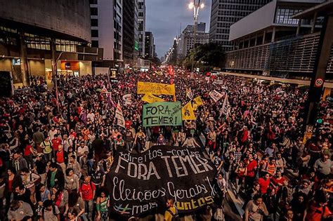 Protesto contra Temer reúne mais de cem mil na Paulista Geral