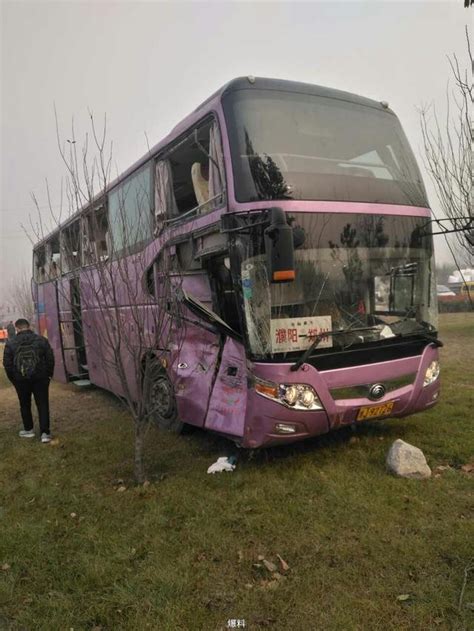 濮陽高速貨車與客車相撞致多人受傷 每日頭條