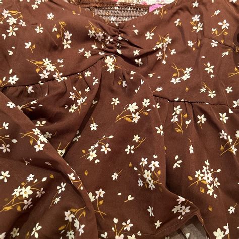 Floral Brown Peasant Top Size Medium Like New Depop