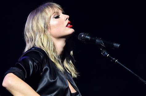 Taylor Swift Releases "The Man (Live from Paris)" Video | Exclaim!