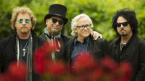 La Banda Toto Y Un Tema Legendario Hold The Line Radio Arumarka