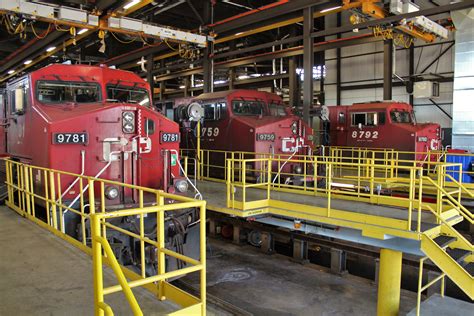 Railpictures Ca Paul Santos Photo 3 Units Lined Up For Shop Repairs