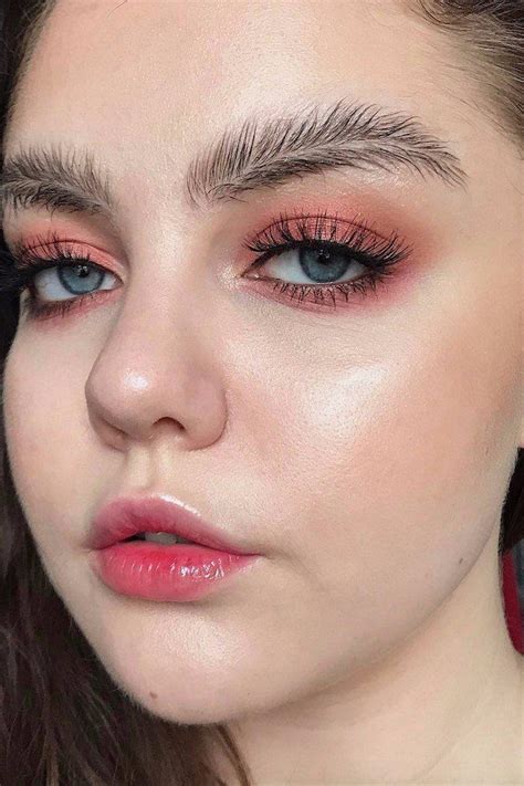 Beauty Bloggers Are Flocking To This Feather Eyebrows Trend Glitter