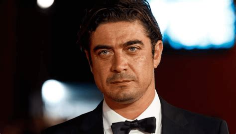 Riccardo Scamarcio Giovani Arrabbiatevi