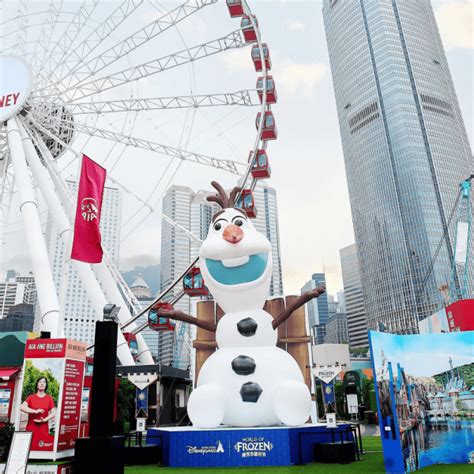 10 Meter Giant Olaf Tours Asia Inviting Guests To The World Of Frozen