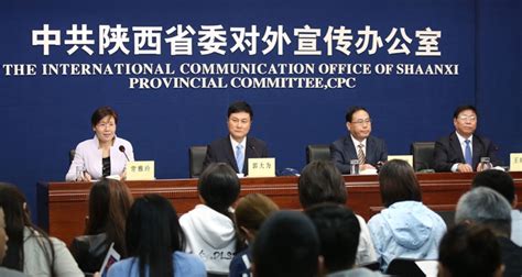 陕西举办“迎接省第十三次党代会 奋力 ‘追赶超越主题系列新闻发布会”之一 陕西省人民政府新闻办公室 新闻发布厅