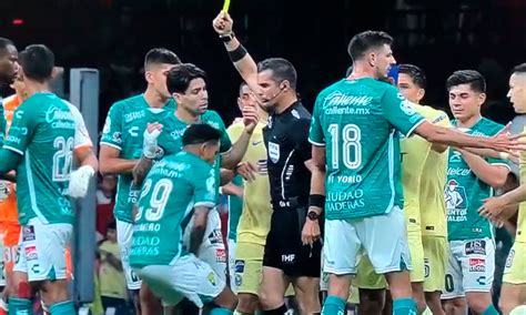 Árbitro Golpeó Con La Rodilla Al Argentino Lucas Romero En El Fútbol