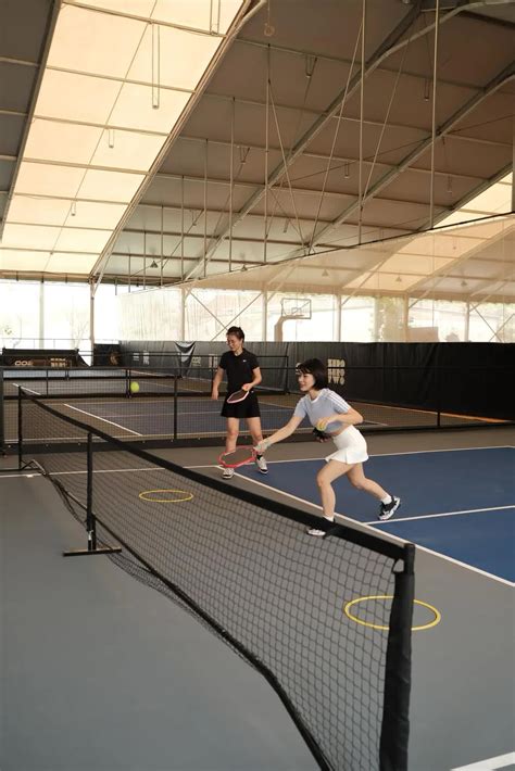 Hot mom Hạt Mít kể chuyện về pickleball Hội chị em đưa con đến trường xong rủ nhau đi tập cuối