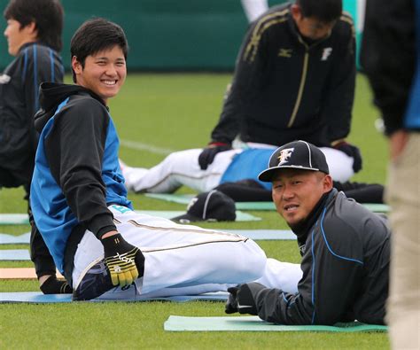 日本ハム時代の大谷翔平。手前右は中田翔（現中日） ― スポニチ Sponichi Annex 野球