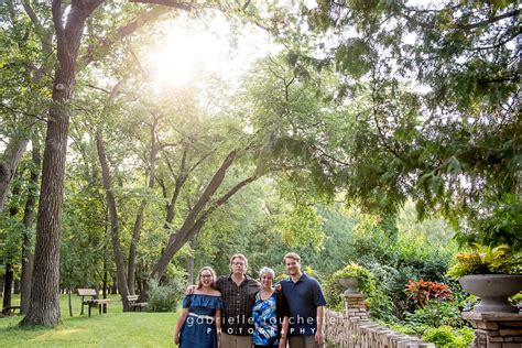 Loewen Family Photos at Assiniboine Park | Gabrielle Touchette Photography
