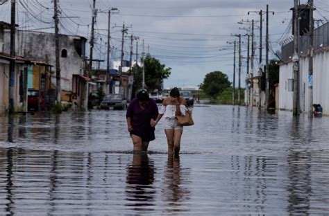 Las Intensas Lluvias En La Costa De Ecuador Dejan Ya 27 Muertos