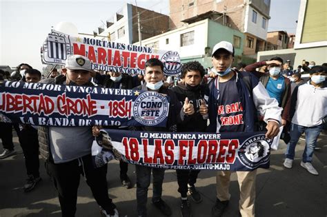 Alianza Lima Vs Universitario Así Fue El Banderazo De Los Hinchas De Alianza Lima Liga 1