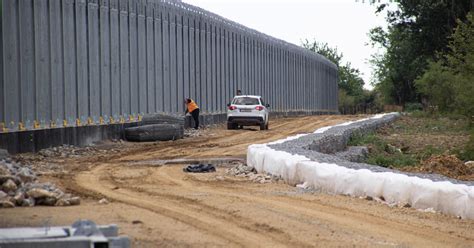 Grecia a ridicat încă 40 km de gard la granița cu Turcia pentru a