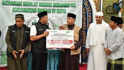 BRK Syariah Serahkan Bantuan Rp 25 Juta Untuk Mesjid Tarbiyatul