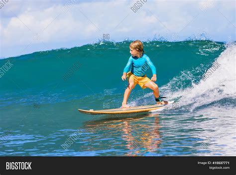 Imagen y foto Happy Surf Boy - (prueba gratis) | Bigstock