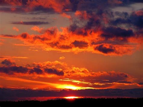 Diferentes Colores de las Nubes: [Significado + Imágenes]