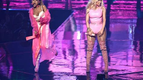 Lirik Lagu Ariana Grande Feat Nicki Minaj Side To Side