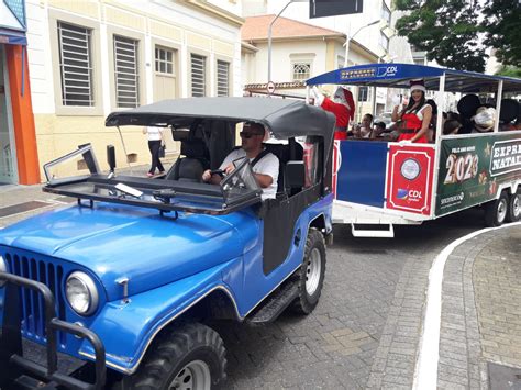 Estreia do Expresso Natalino da CDL e Sincomercio mobiliza população no