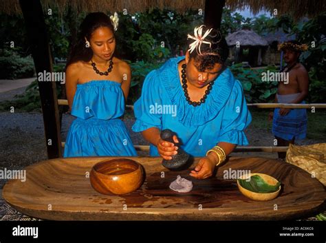 Hawaiian Women Hawaiian Woman Making Poi Taro Paste Taro Root Stock