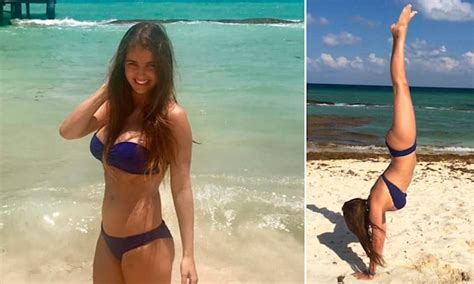 Sexy Hot Michelle Renaud Bikini Pics