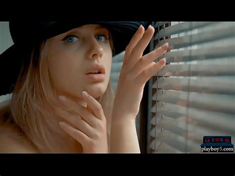 Jovencita Rubia Con Un Gran Culo Y Sombrero Negro Se Desnuda XVIDEOS