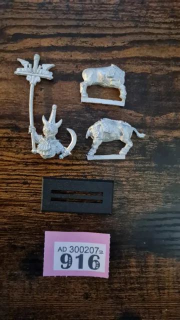 Warhammer Chaos Dwarf Bull Centaur Standard Bearer Metal Oop