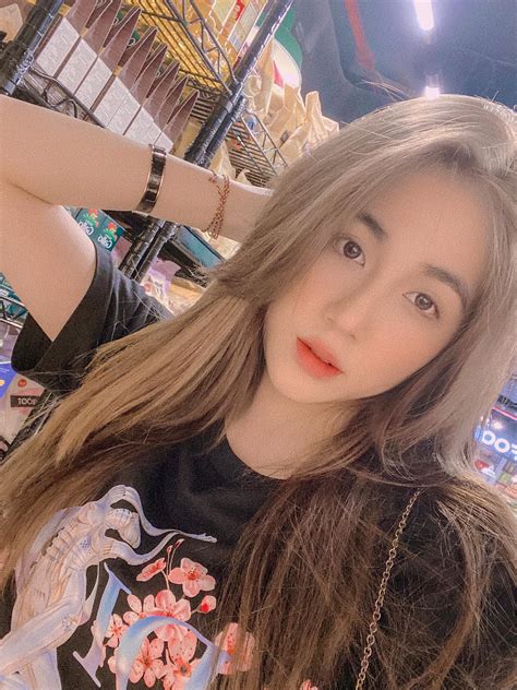 Hot girl bánh tráng Trân Mèo đích thực cao tay không chỉ khiến Rambo Cao Lãnh thành người yêu