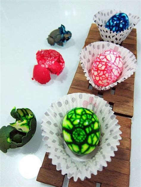 Giving a Marbling Effect to Your Easter Eggs - 12thBlog