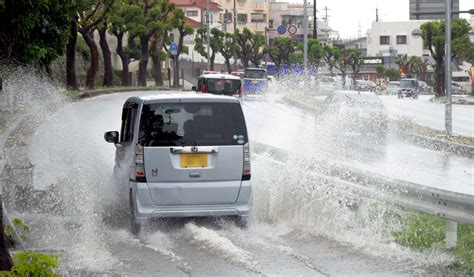 大雨で道路が冠水 沖縄市で101ミリ記録 沖縄タイムス＋プラス ニュース 沖縄タイムス＋プラス