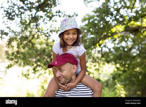 Mixed Race Father Daughter Banque De Photographies Et Dimages à Haute