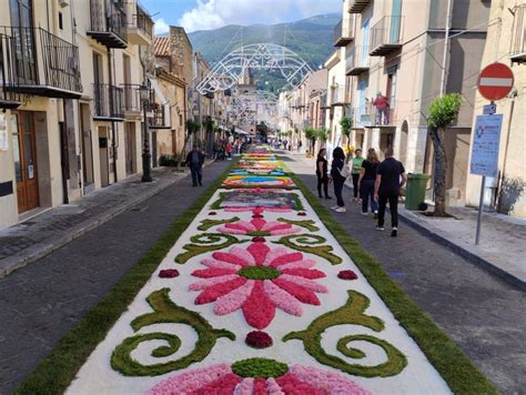 Le Bellissime Immagini Dell Infiorata Di Castelbuono VIDEO 98zero