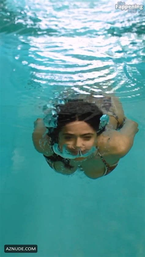 Salma Hayek Sizzles In Sexy Poolside Bikini Video AZNude