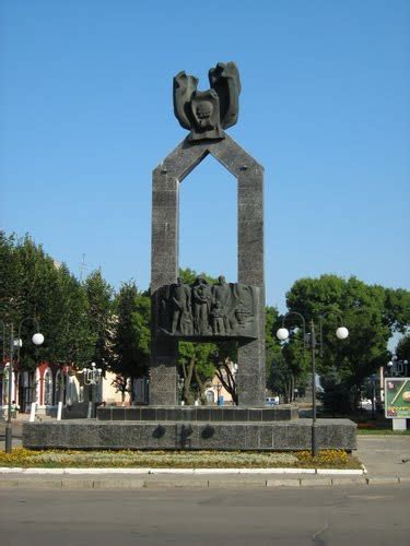 Надгробні памятники Нововолинськ
