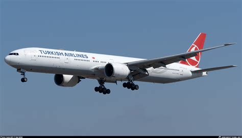 TC LJC Turkish Airlines Boeing 777 3F2ER Photo by Ege Güler ID