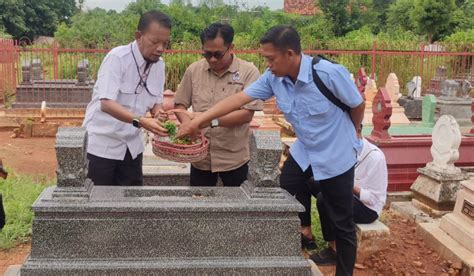 Hari Pers Nasional Pwi Sumenep Ziarah Makam Ke Pendahulu