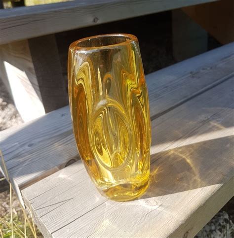 Se produkter som liknar Vintage Vas glas glasvas BULL på Tradera