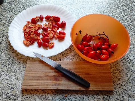 Olio Di Rosa Canina Come Prepararlo Ricette Di Spighe Molisane