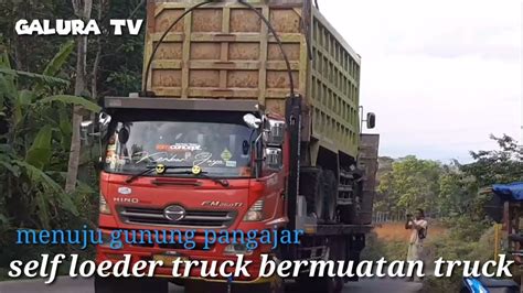 Self Loeder Truck Bermuatan Truck Melintas Truck Proyek Bermuatan Batu