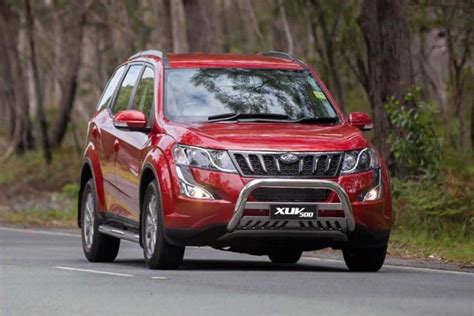 2017 Mahindra XUV500 W8 2WD - CarTell.tv