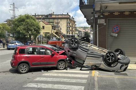 Vibo Valentia Rocambolesco Incidente In Pieno Centro