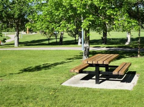 11900 Park Picnic Table Stock Photos Pictures And Royalty Free Images